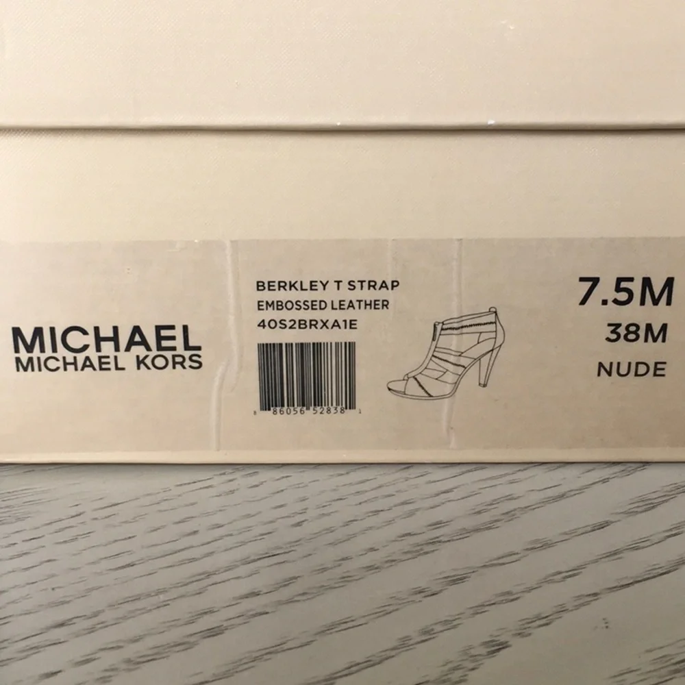 🫶🏻 Michael KORS 7.5 Berkley T Strap Embossed Leather Shoes - Picture 7 of 8